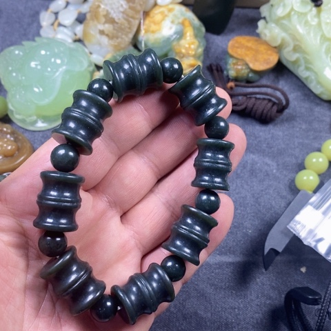 颈饰未镶嵌和田玉（糖玉）