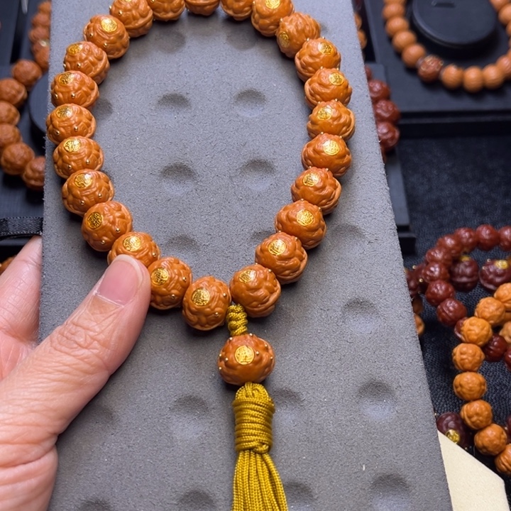 猴头核桃吊坠1.5金蟾手持