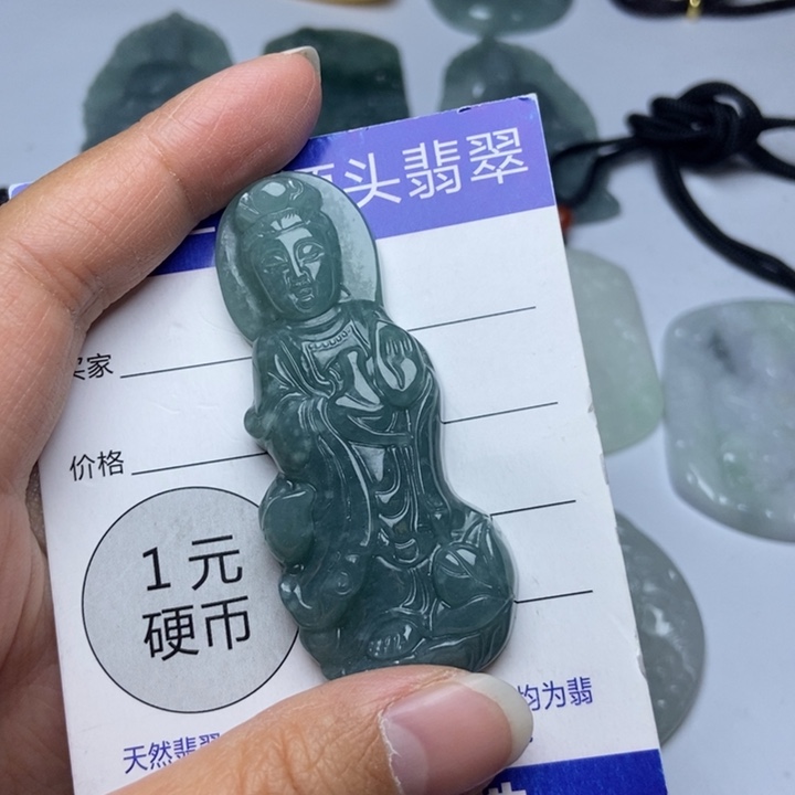 翡翠颈饰未镶嵌翡翠