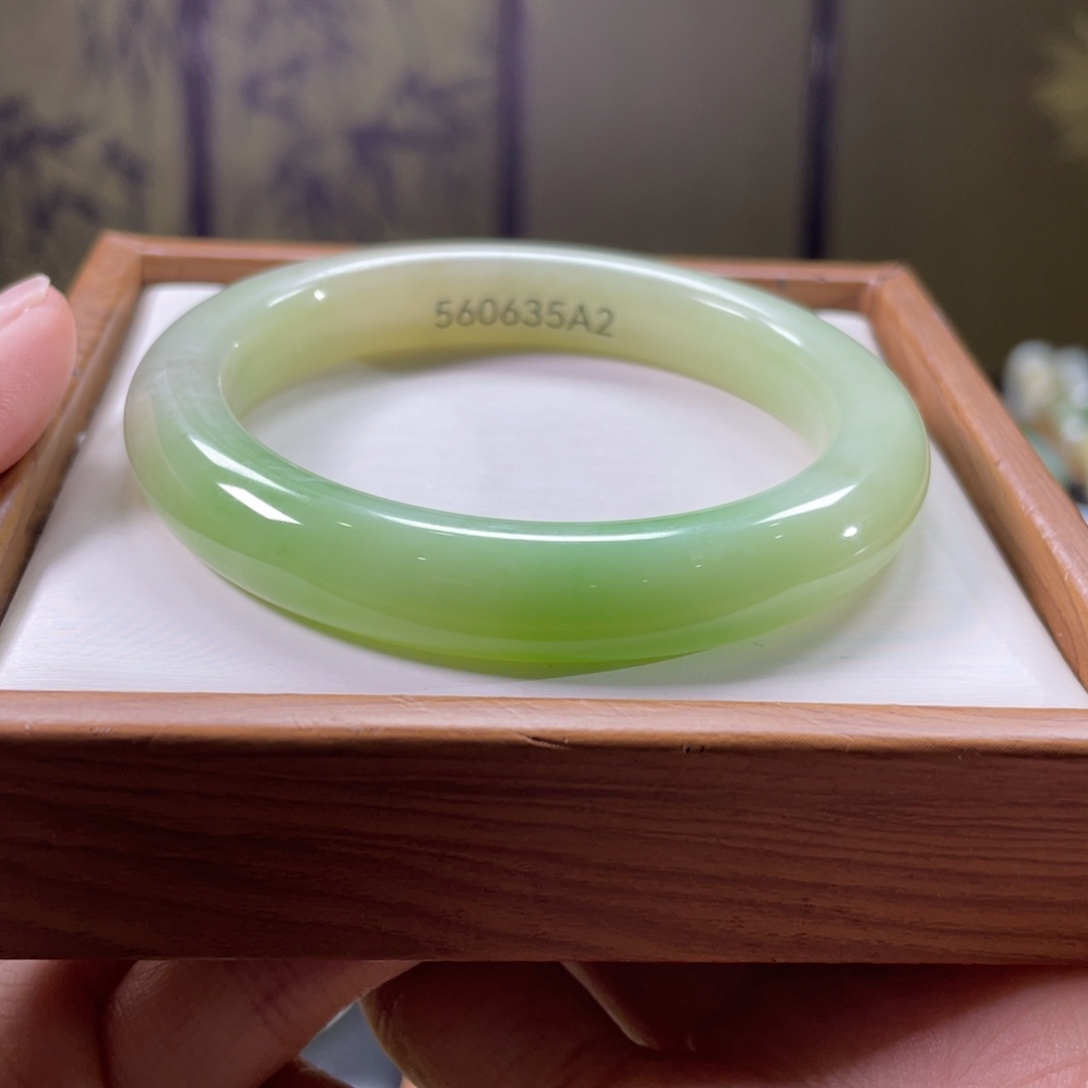 ****和田玉未镶嵌手镯56圈