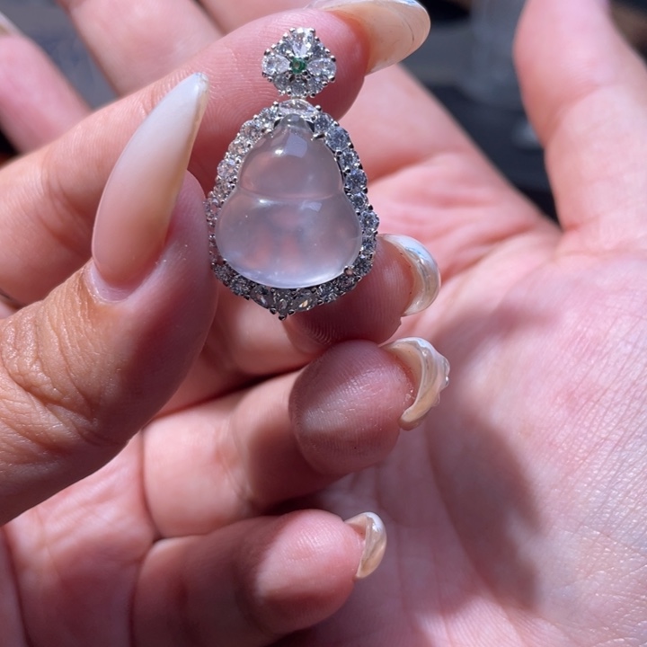 石英岩玉未镶嵌颈饰