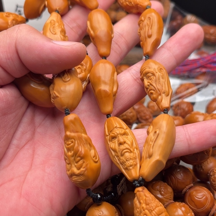 橄榄核雕刻十八罗汉脖挂