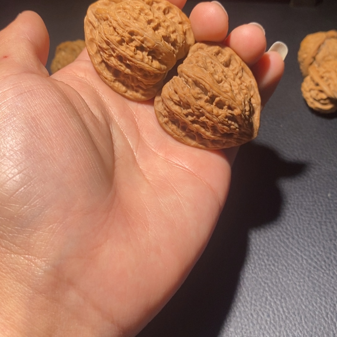 文玩核桃吊坠秘纹