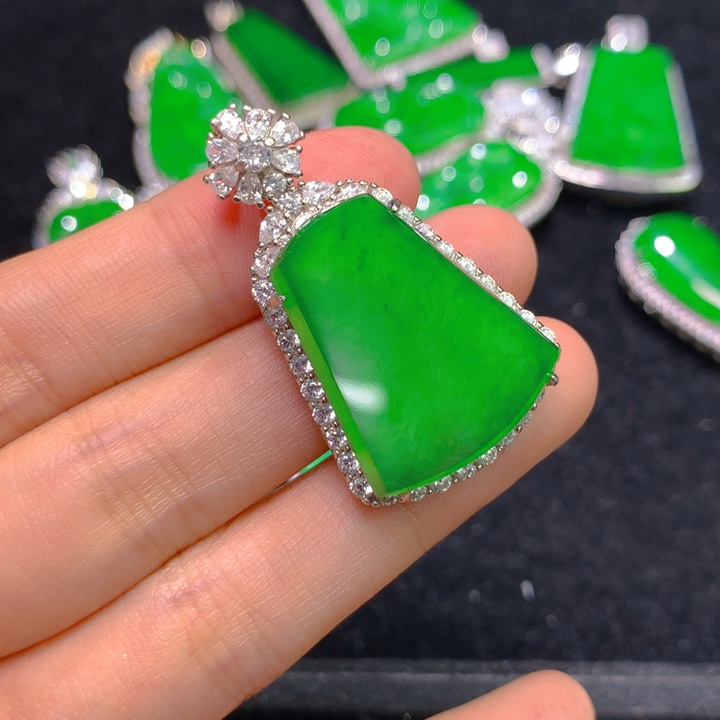 翡翠颈饰银S925镶嵌一个