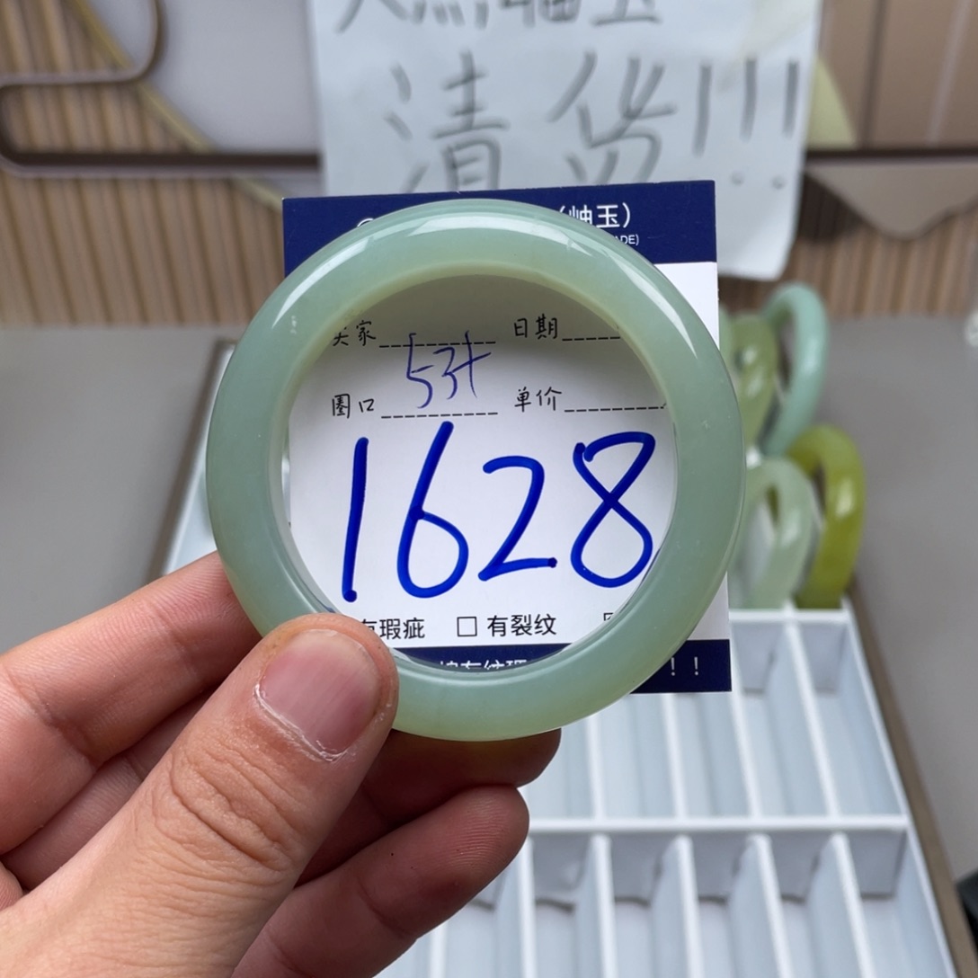 岫玉手镯手镯未镶嵌