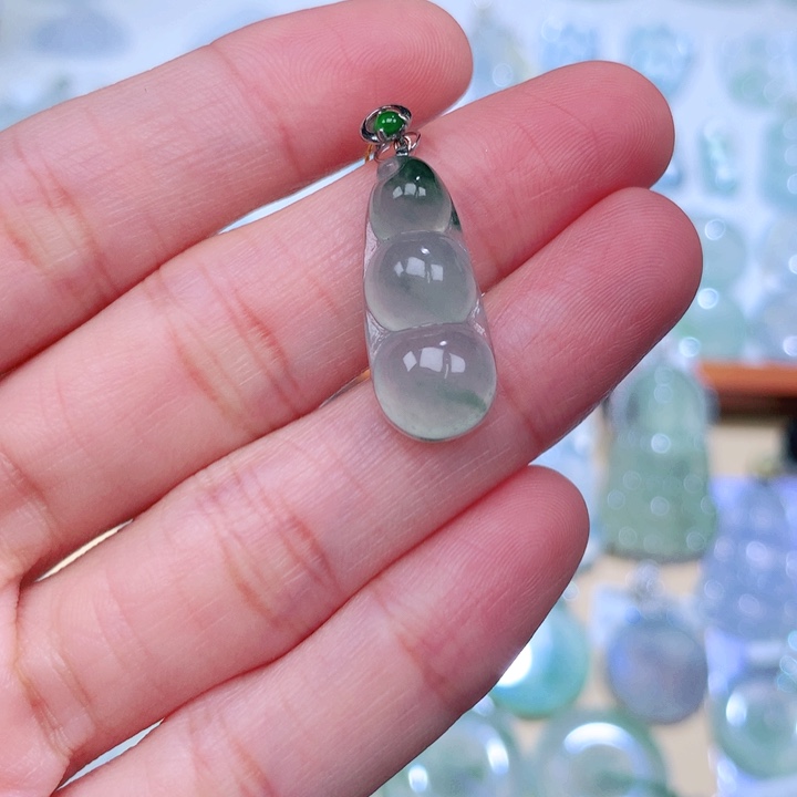 翡翠颈饰18K金镶嵌豆子