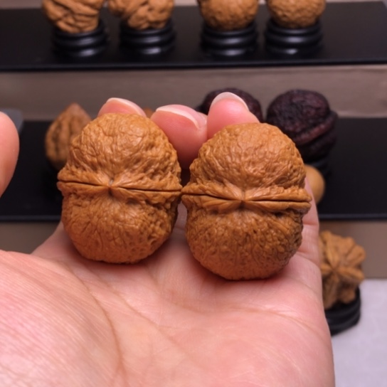 文玩核桃把件铁绣球4