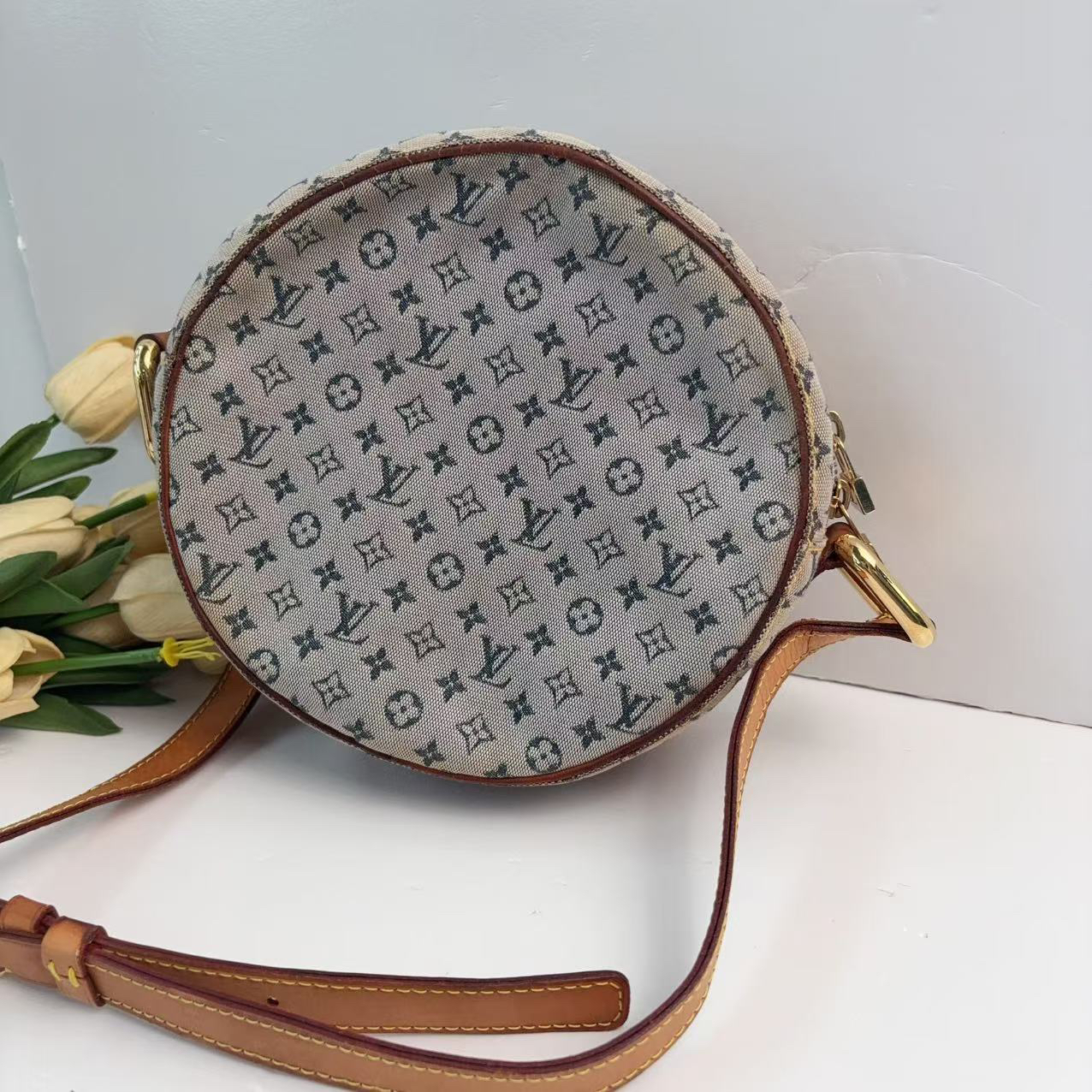 95新 LouisVuitton/路易威登 LV灰色字母圆单肩包