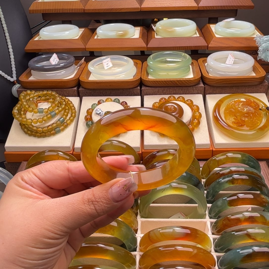 蛇纹石玉未镶嵌56-57