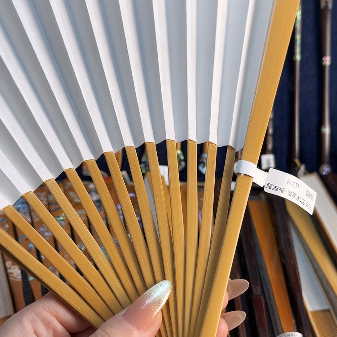 扇子?我们都是好孩子呀我