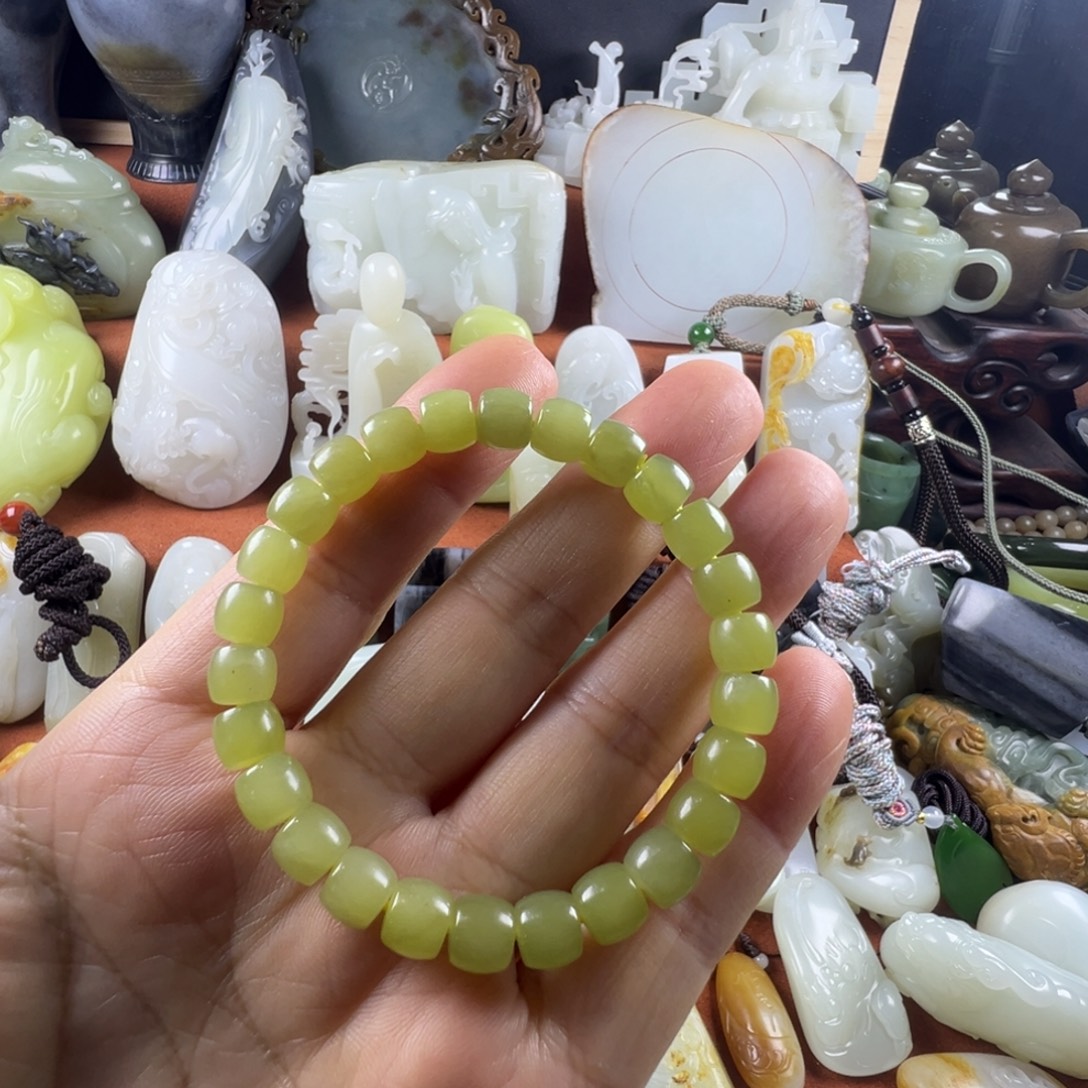 多***王和田玉未镶嵌颈饰