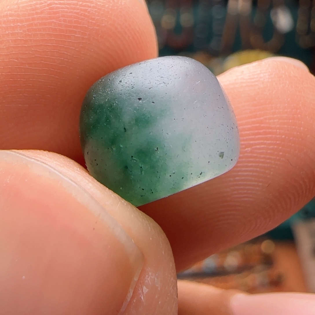 颈饰未镶嵌石英质玉