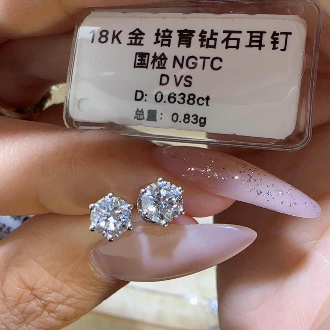 实验室培育钻石18K金镶嵌耳朵
