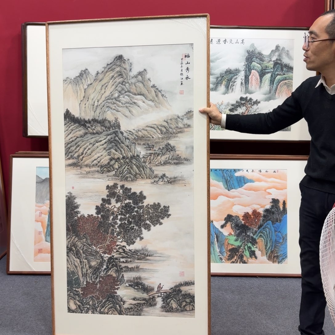 国画明*?带框绘画作品