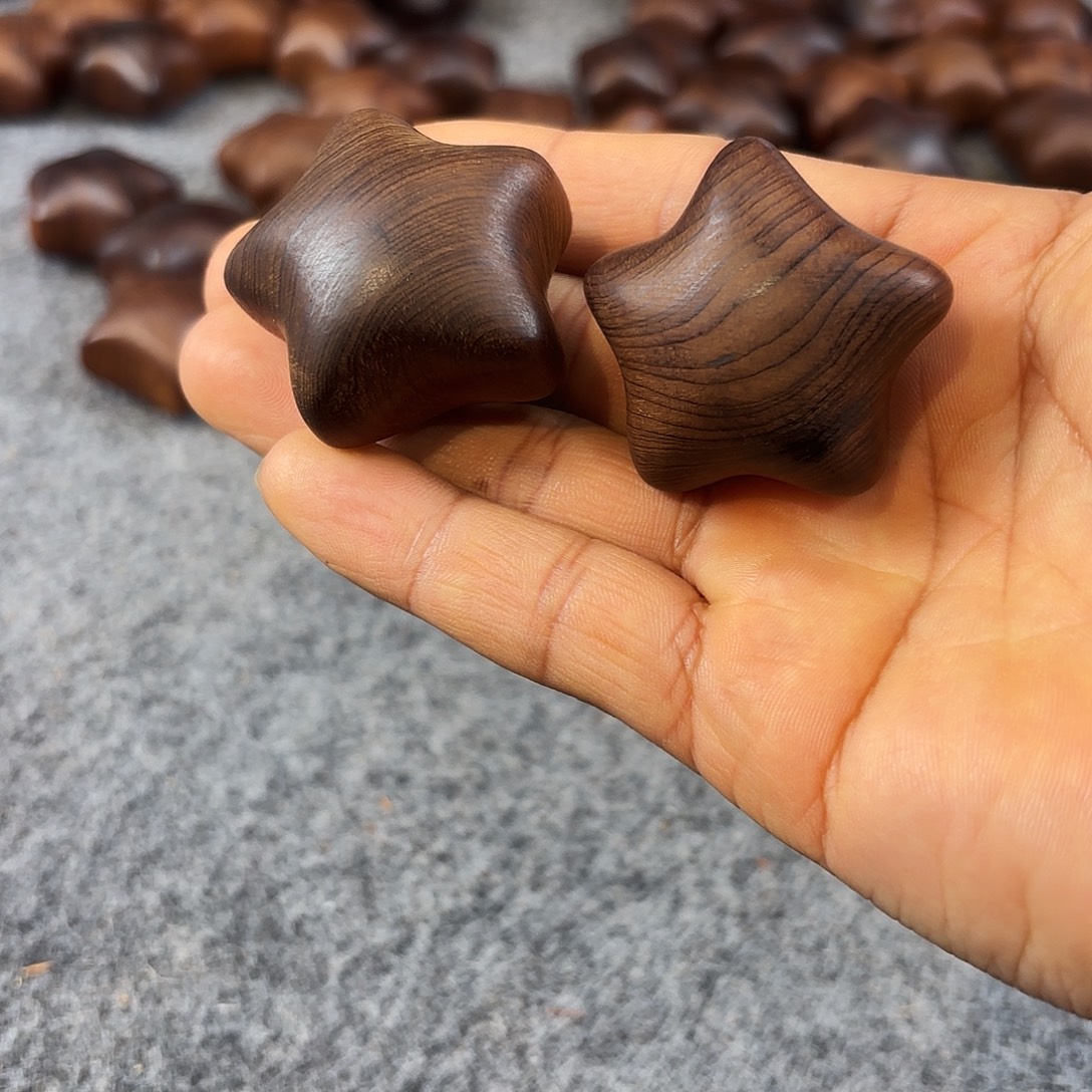 崖柏崖窝舍利新品 小星星 把件到手一对