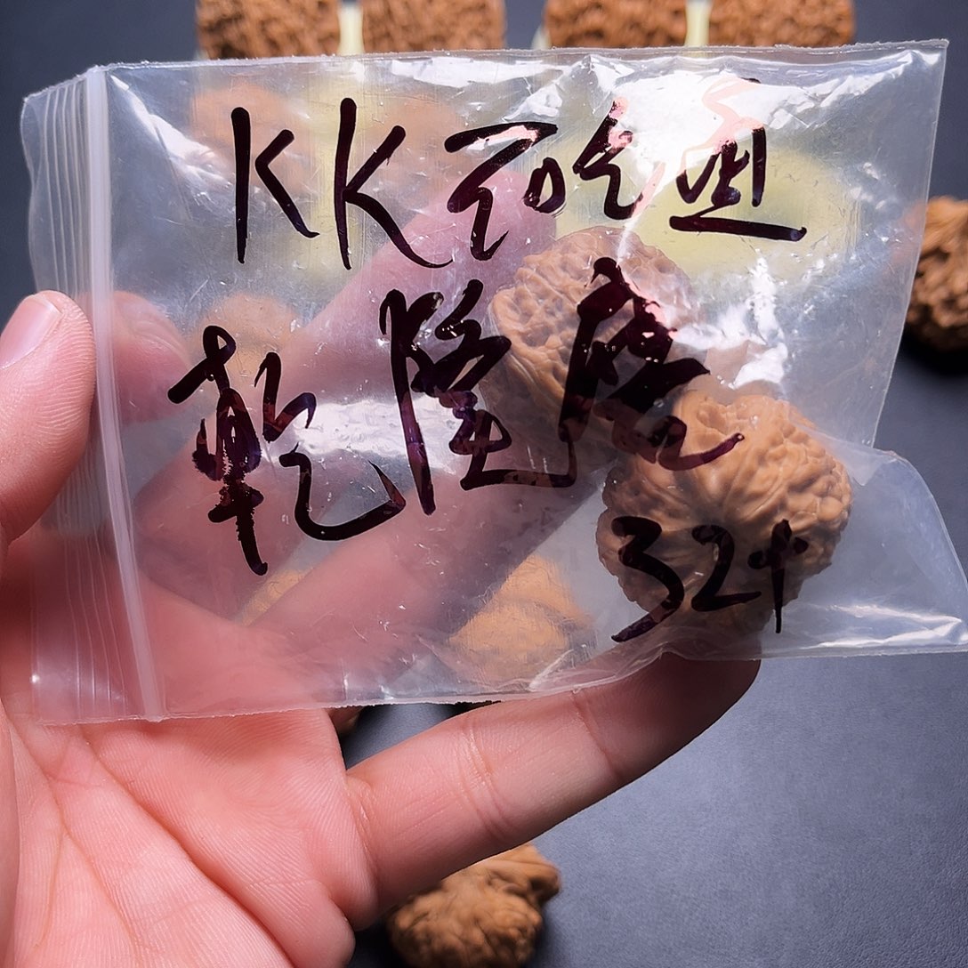 k***鱼文玩核桃吊坠乾隆磨尺寸32