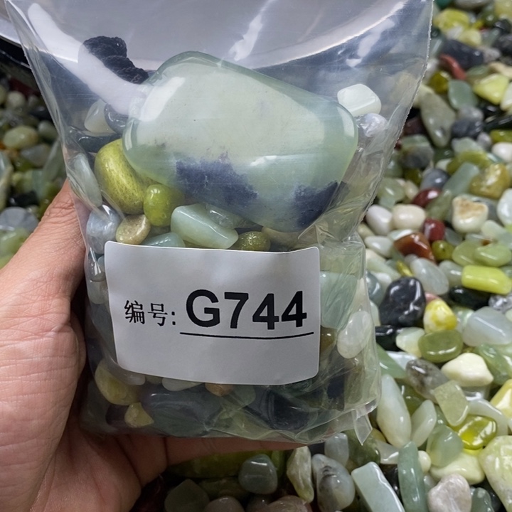 蛇纹石玉鱼缸石未镶嵌