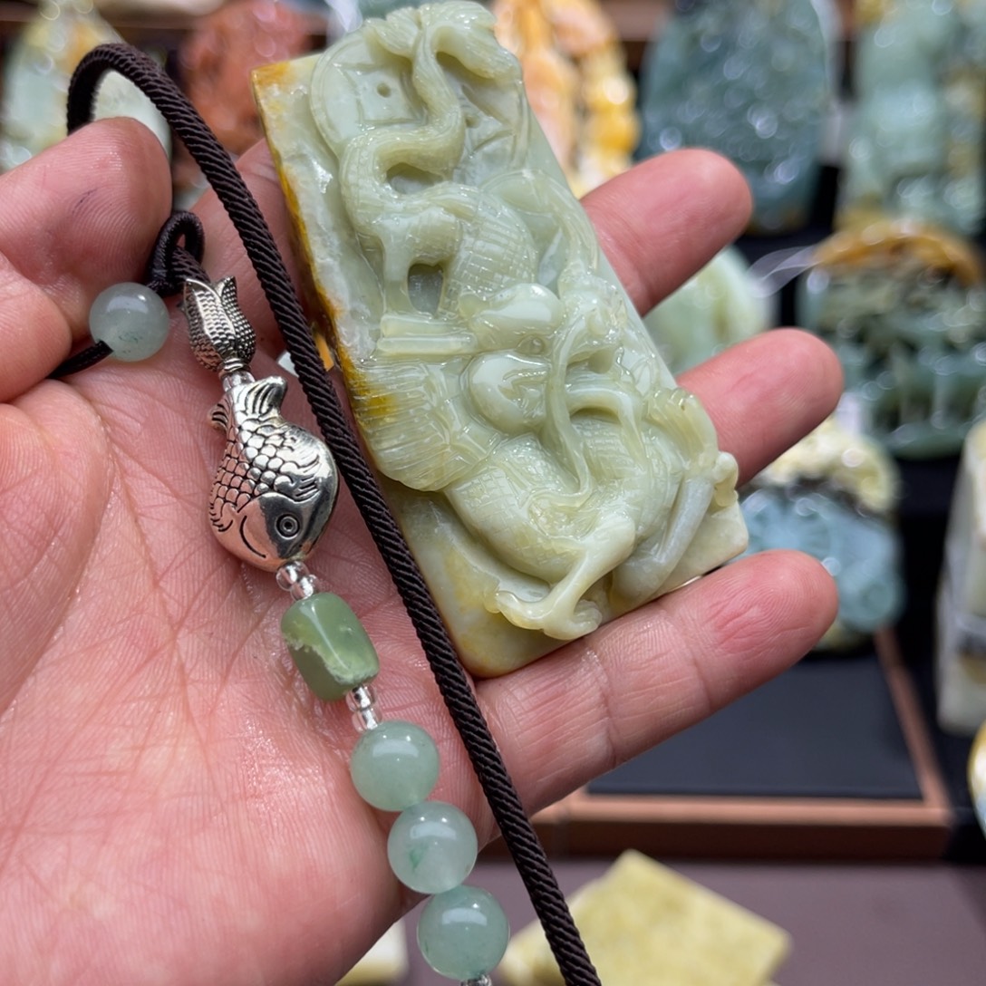 蛇纹石玉未镶嵌吊坠(赠链)