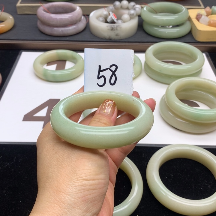 未镶嵌手镯石英质玉