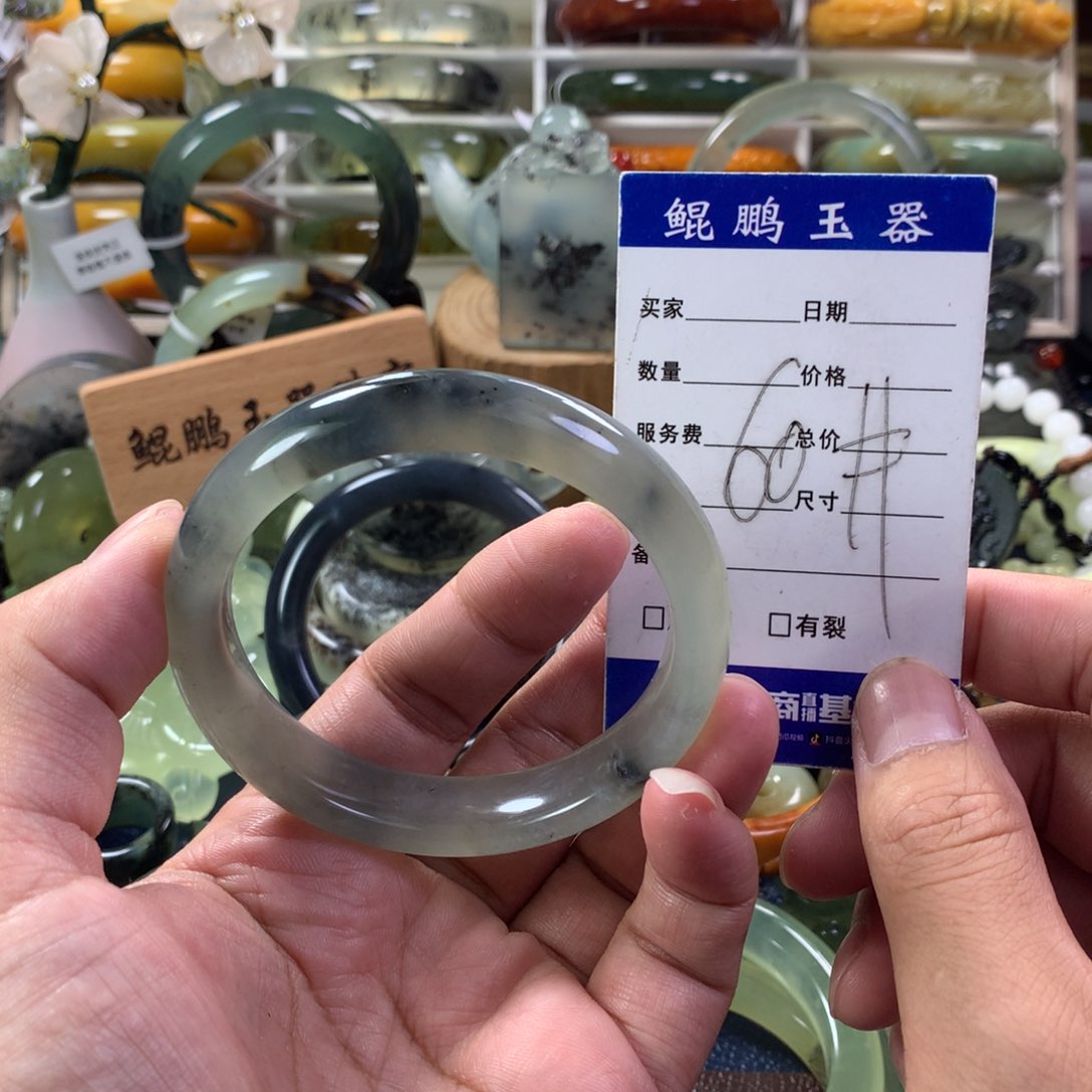 蛇纹石玉手镯未镶嵌