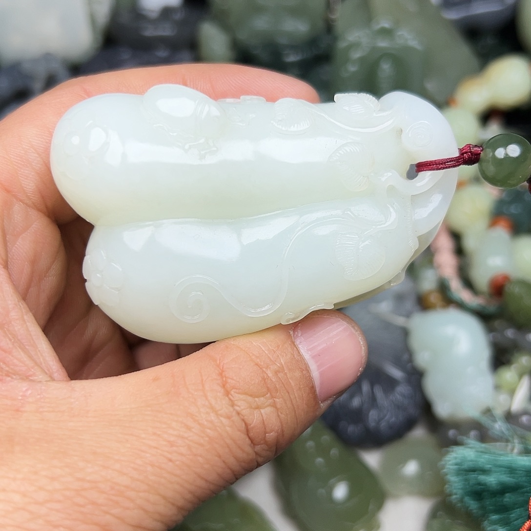 和田玉手把件未镶嵌