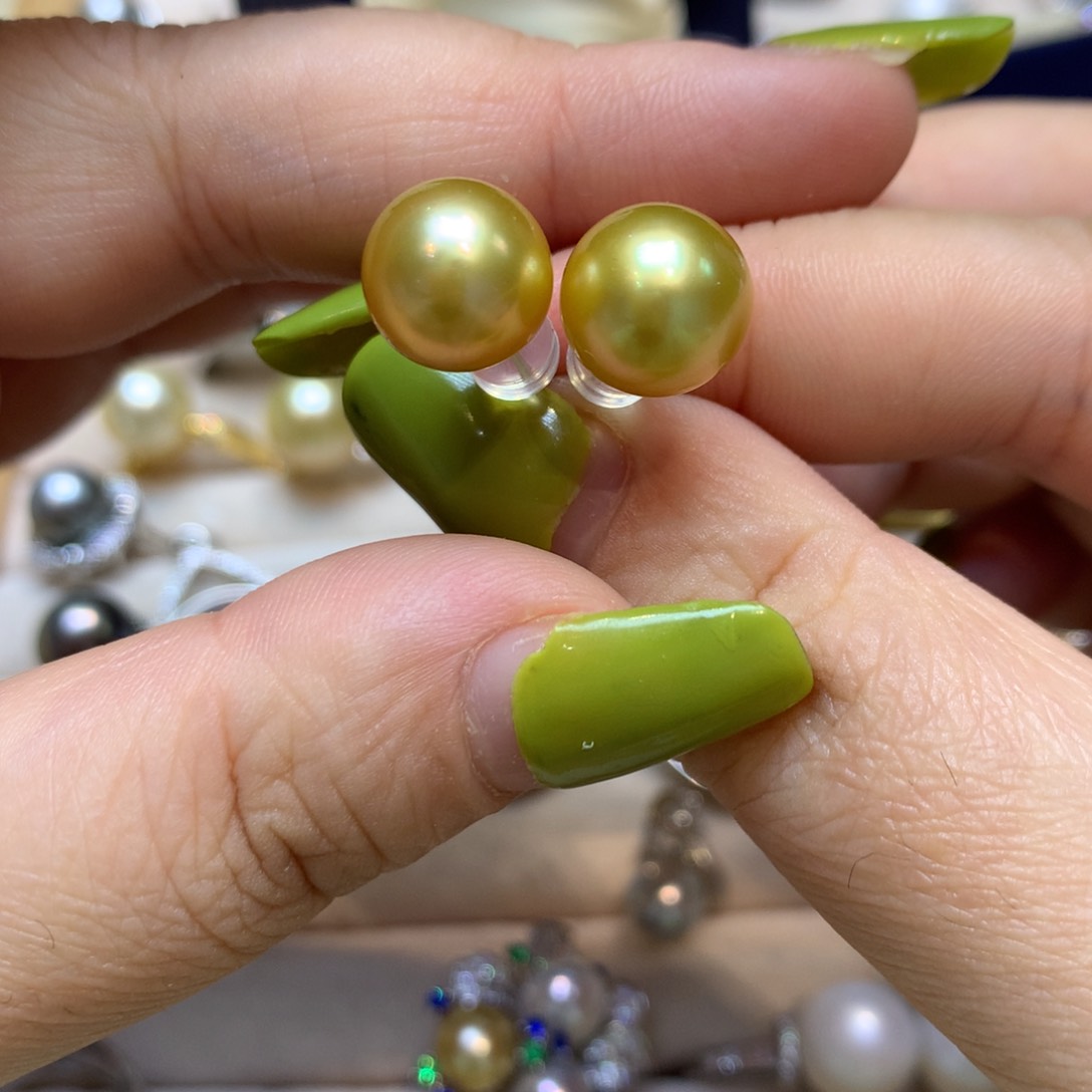 18K金镶嵌海水珍珠耳饰