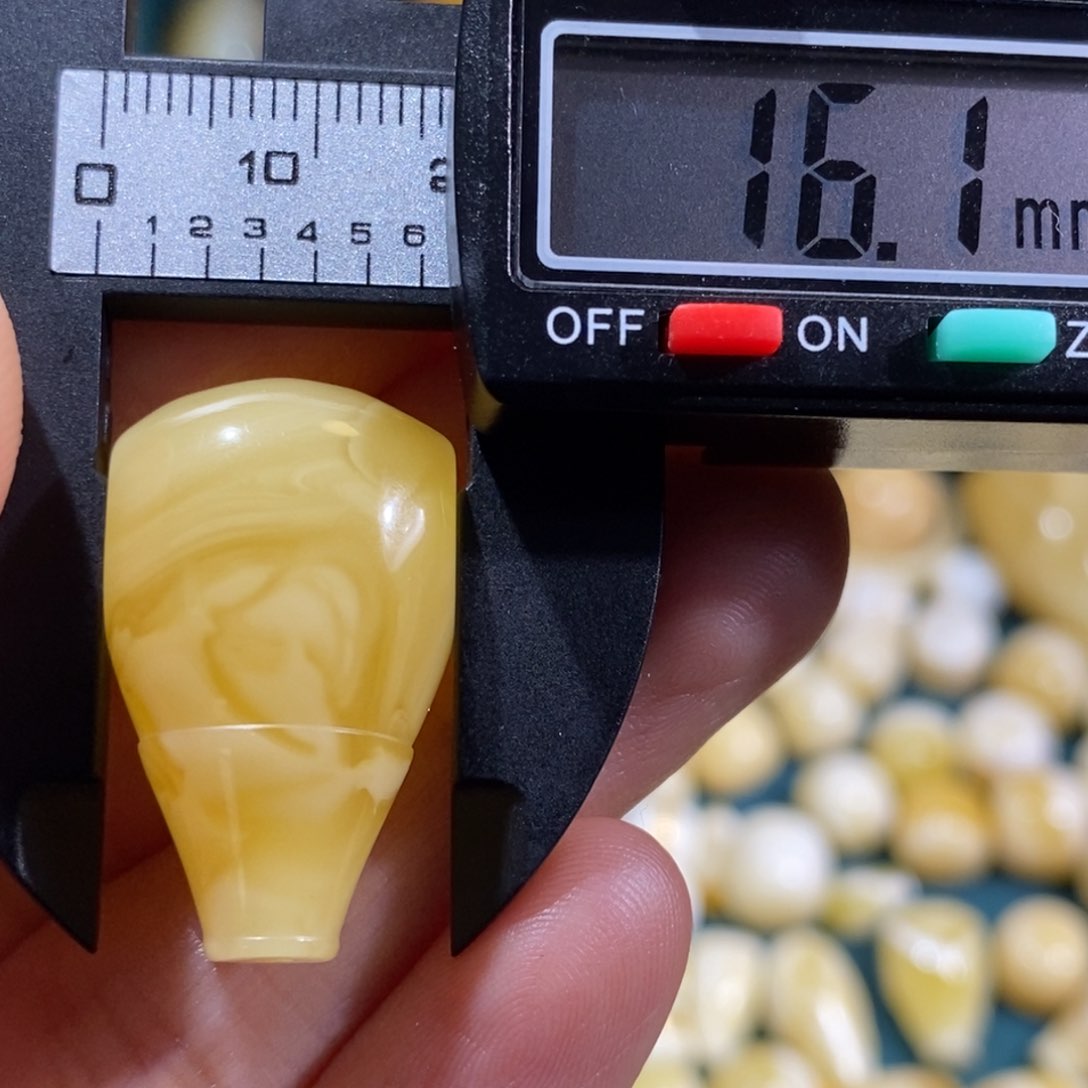 蜜蜡裸石未镶嵌配饰