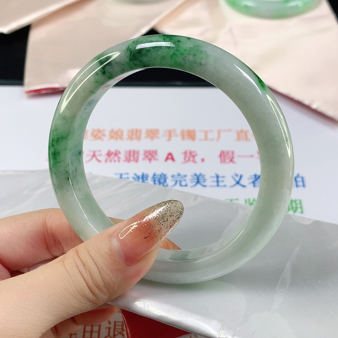 翡翠手镯未镶嵌翡翠111