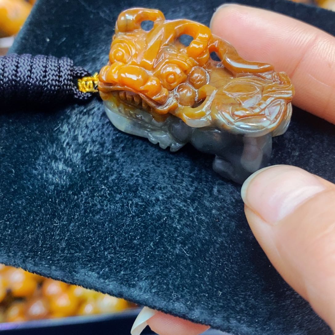 未镶嵌石英质玉（黄龙玉）吊坠(不含链)