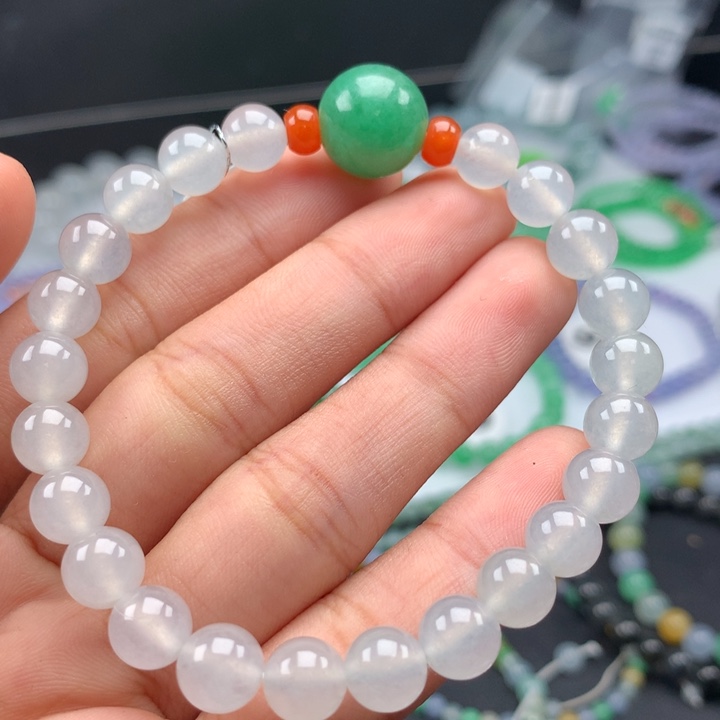 翡翠手镯未镶嵌卡