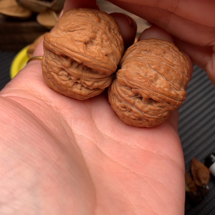 &****文玩核桃吊坠泥鳅背39