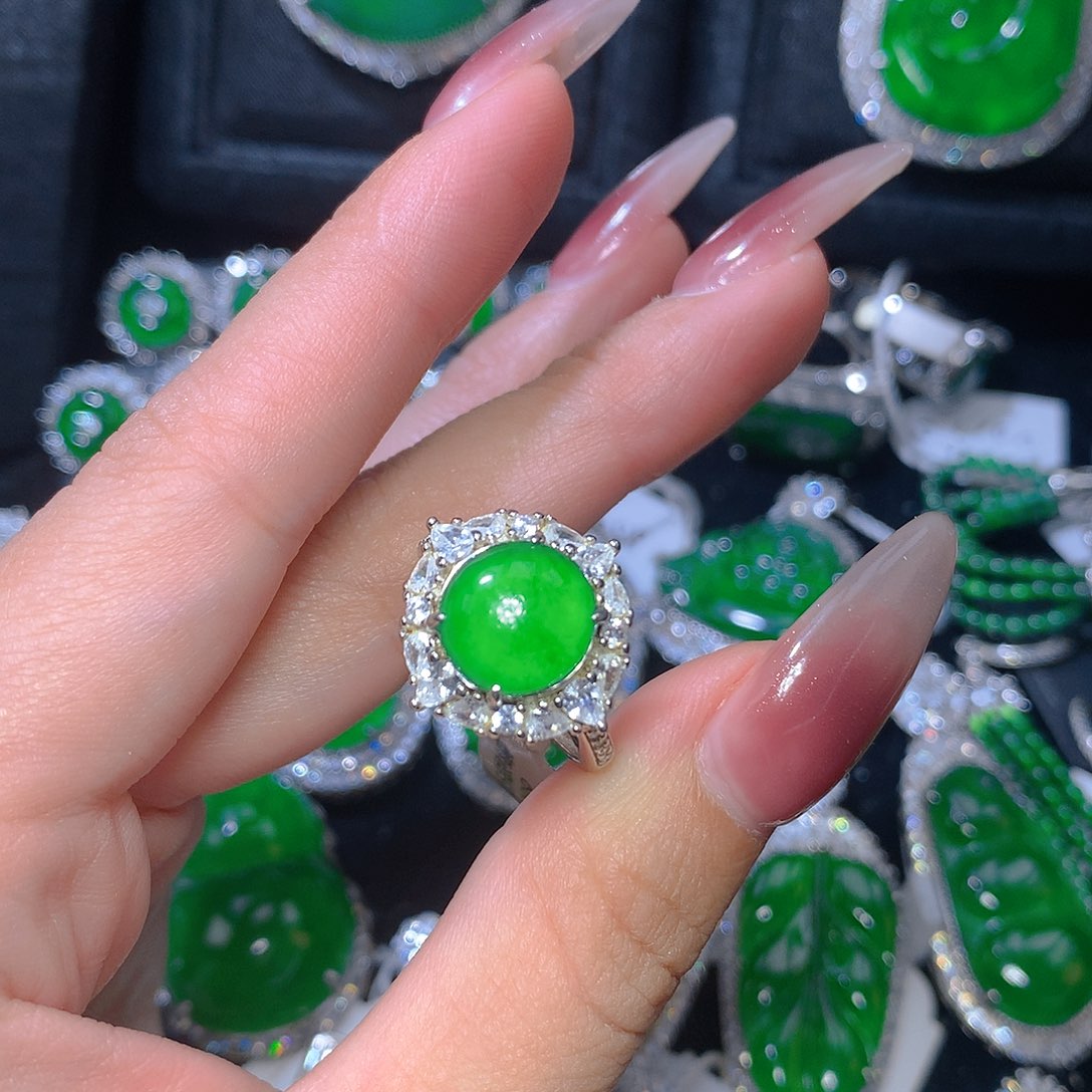 翡翠颈饰银S925镶嵌翡翠