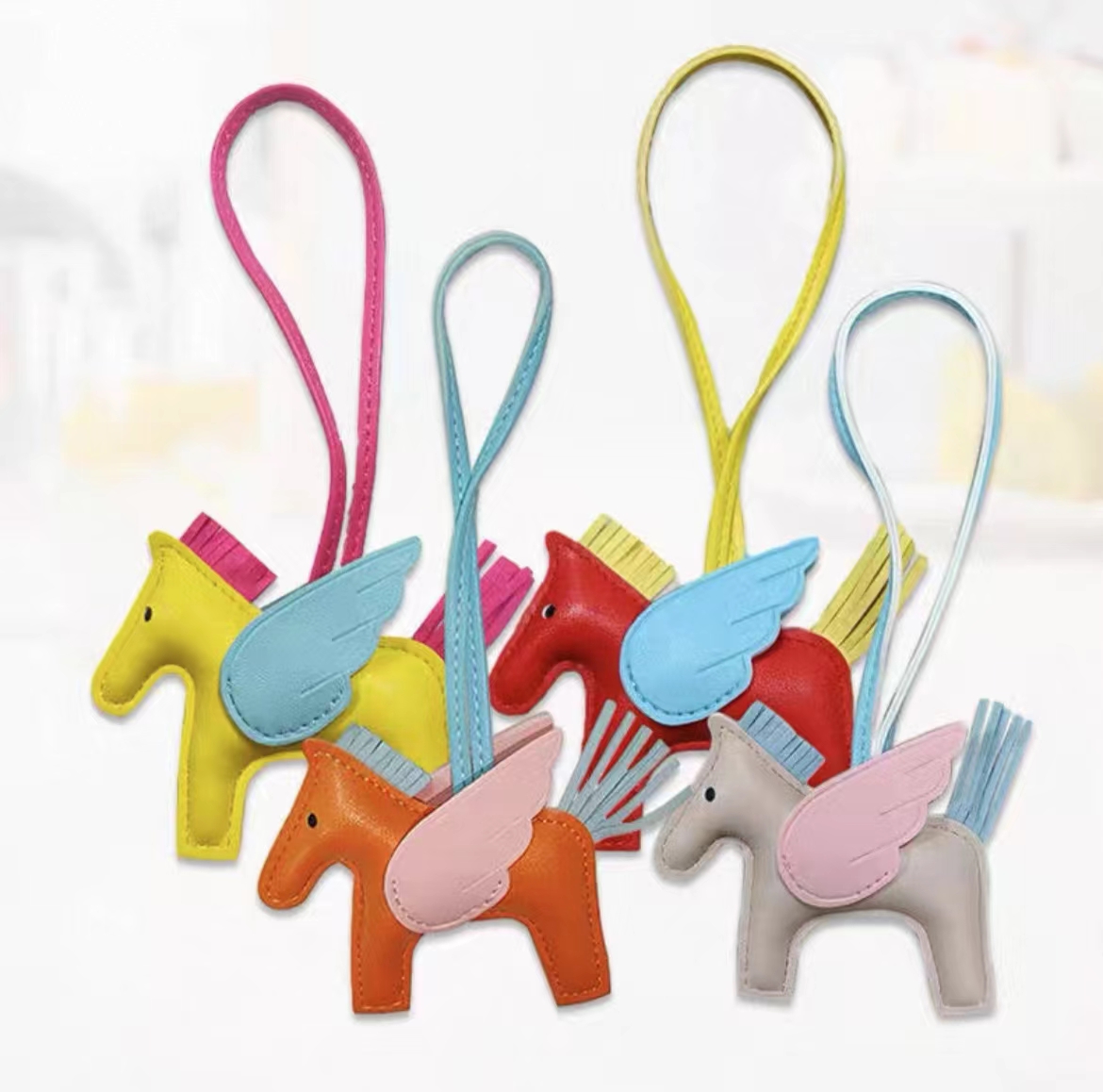 2025真皮时尚全钢潮流菱形百搭天使小马挂件