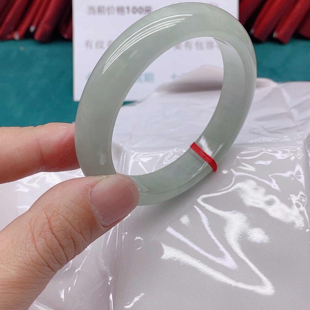 翡翠手镯未镶嵌董***麻300000000