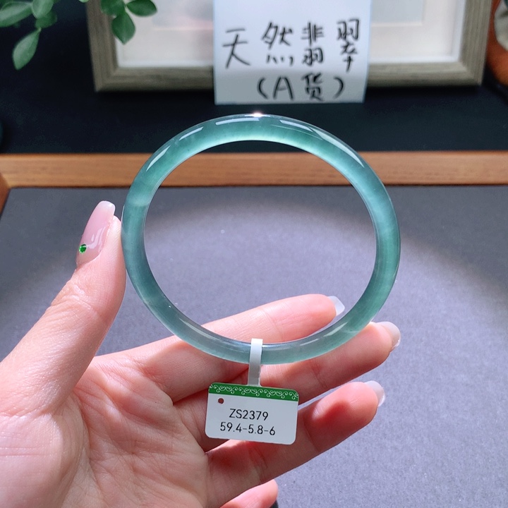 翡翠手镯未镶嵌天然翡翠手镯