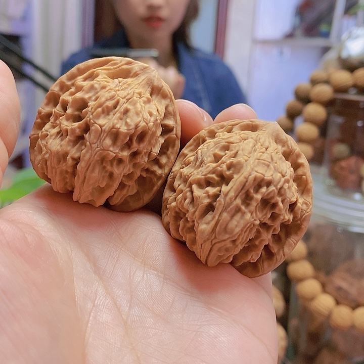 【闪购商品】文玩核桃把件37.5红狮子