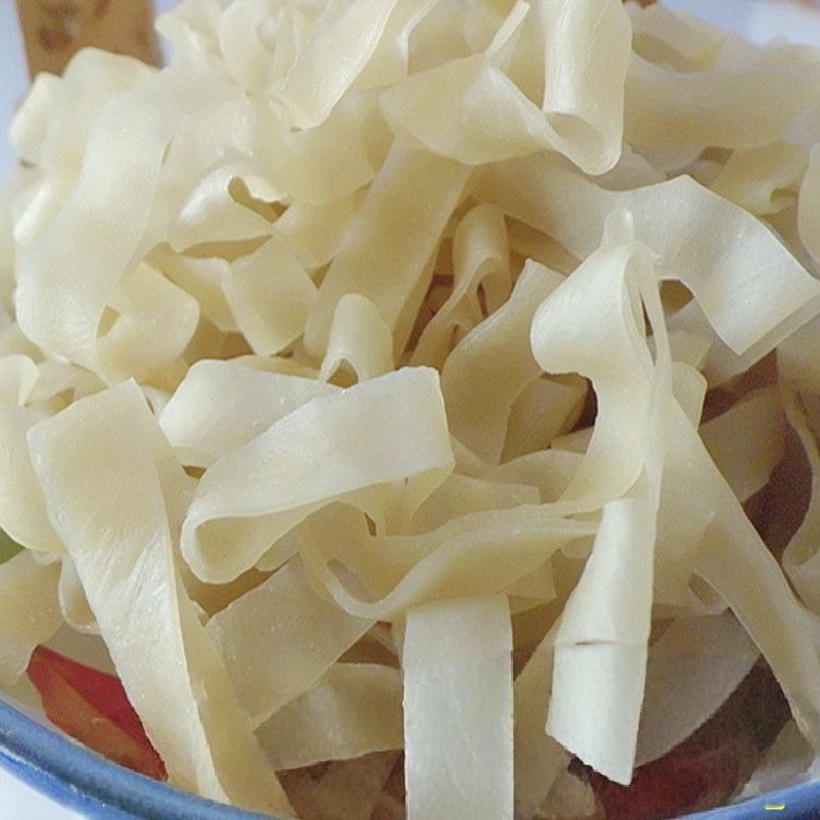 面皮开袋即食免煮干面皮干凉皮方便速食隐入通心粉尘烟