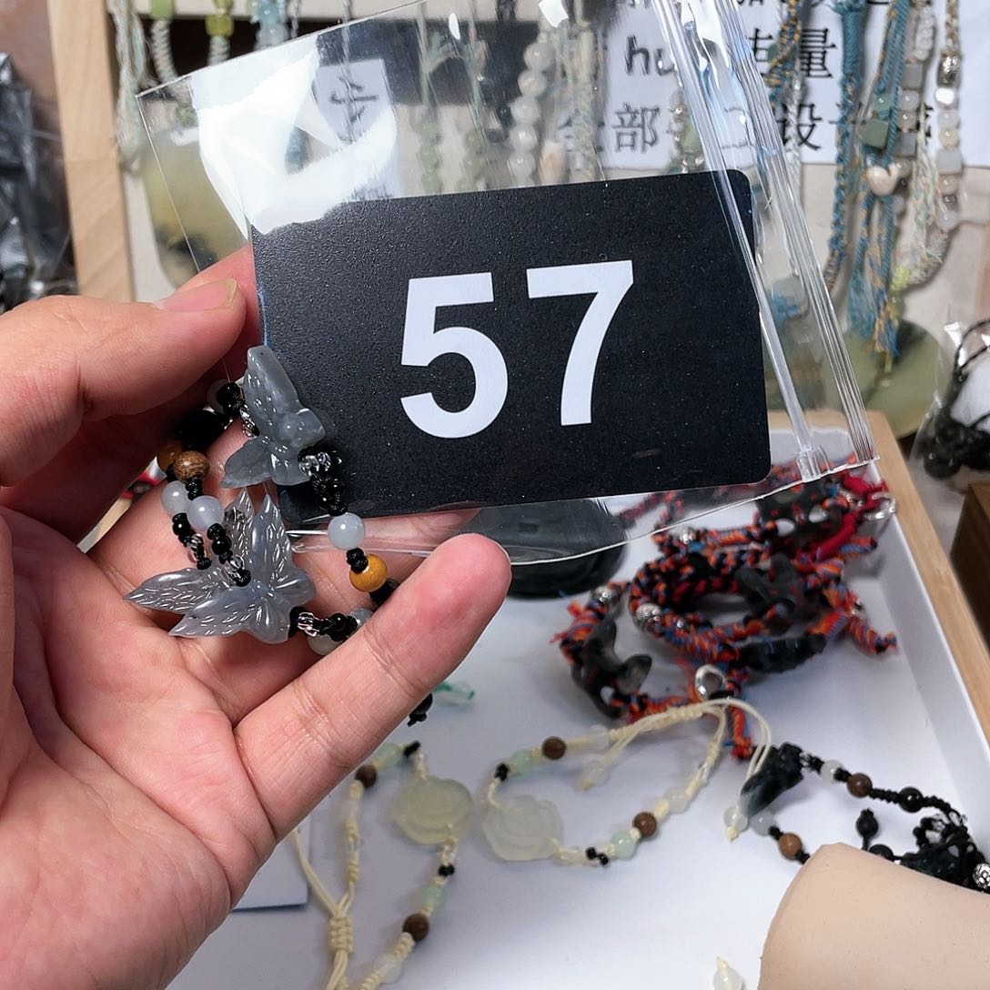 蛇纹石玉颈饰合金