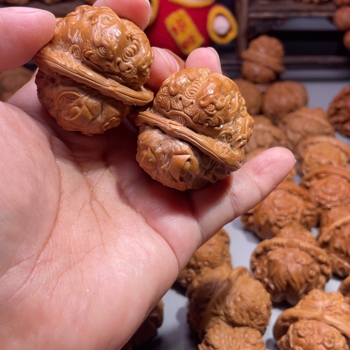 懒**生蛤蟆头雕刻的金蟾