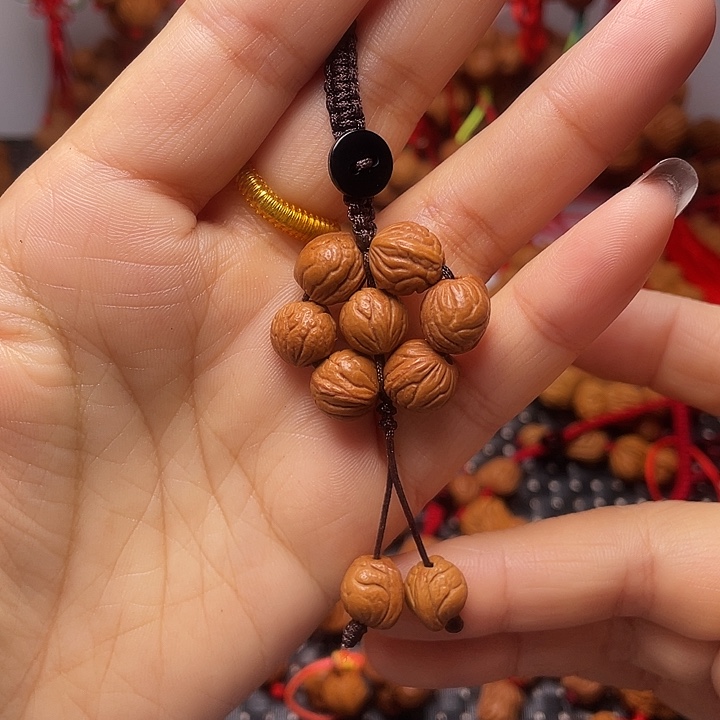 木质类龙纹桃枭挂件