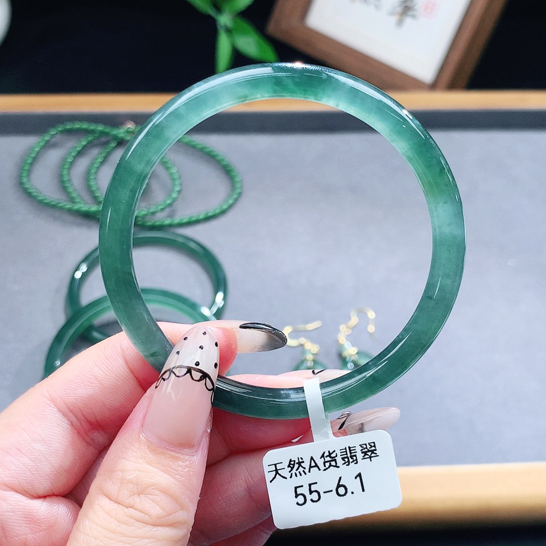 翡翠手镯（圆镯）未镶嵌