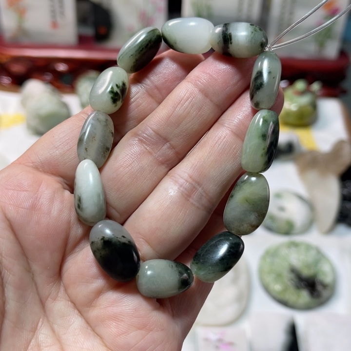 独山玉未镶嵌颈饰