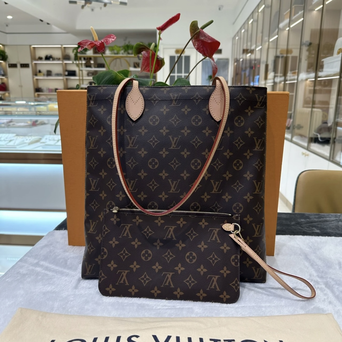 95新 LouisVuitton/路易威登 青奢荟/carry it老花购物袋/88493