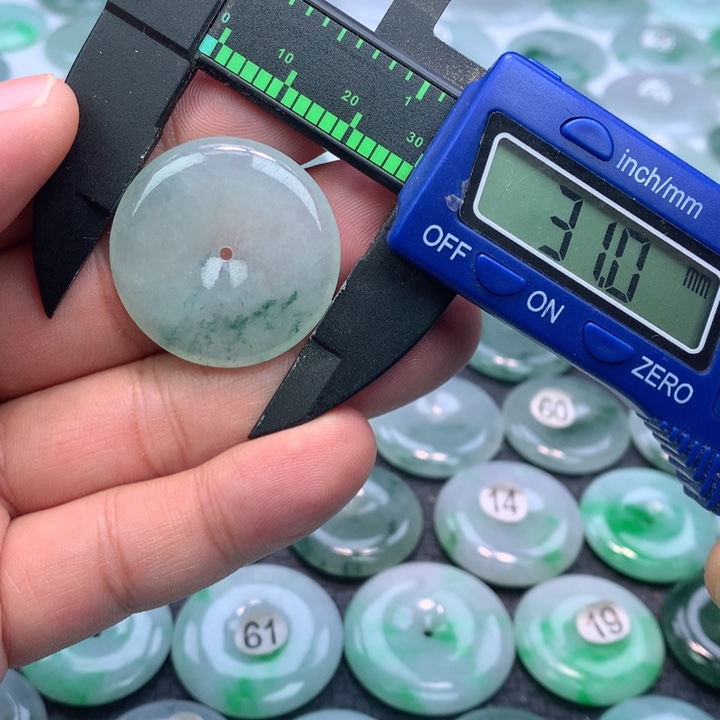 翡翠颈饰未镶嵌缅甸天然A货翡翠