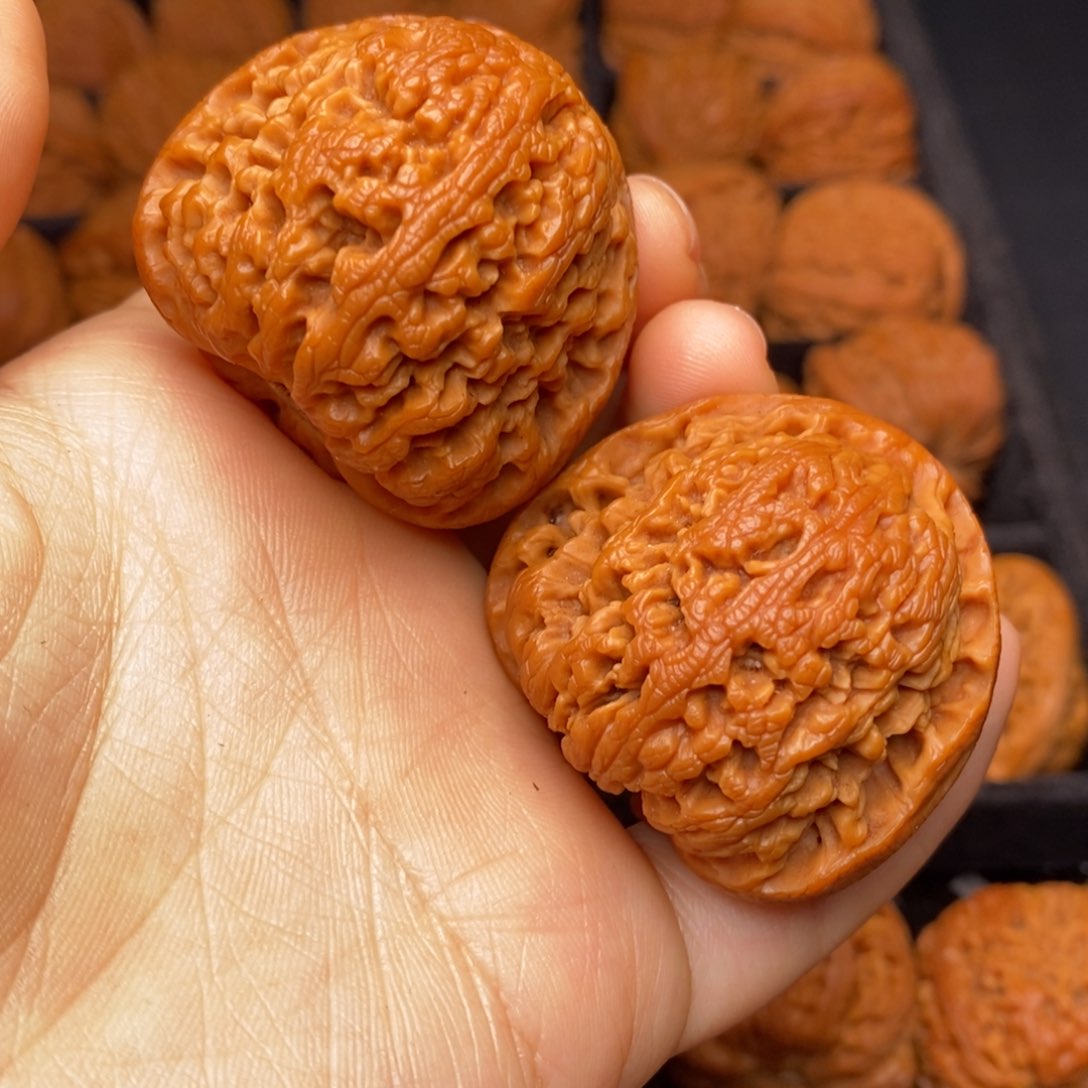 文玩核桃把件秦岭野生核桃