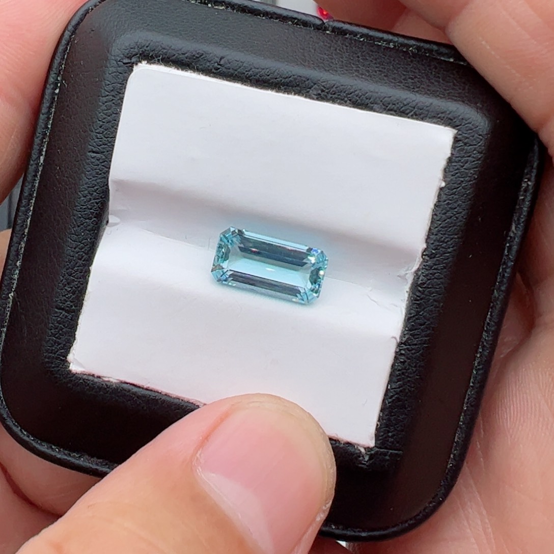 海蓝宝石裸石未镶嵌2.75克拉