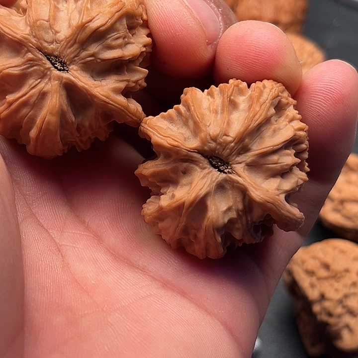 文玩核桃把件血灯笼