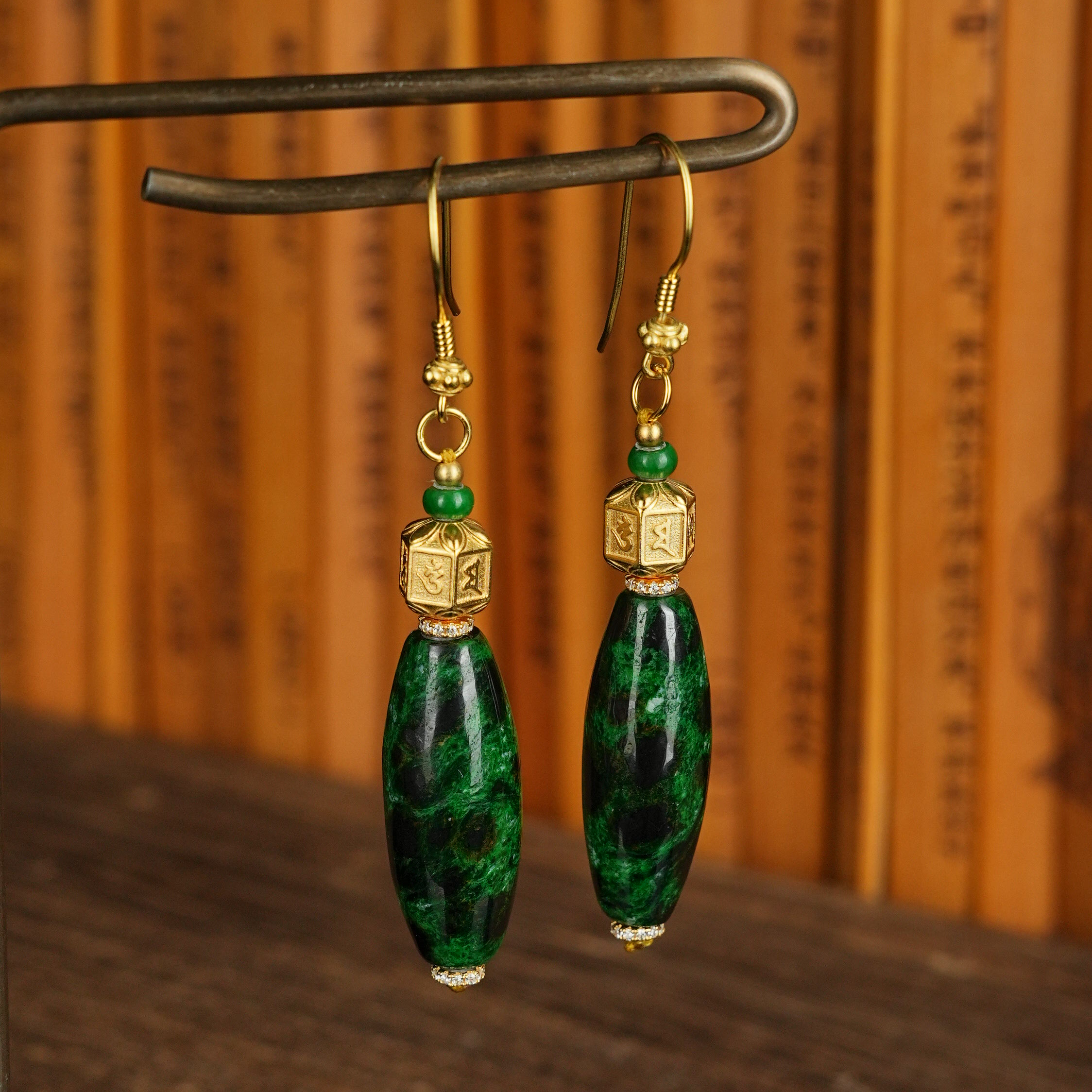 R*六字真言翡翠桶珠耳钩@XMG14092020@多样性发其一