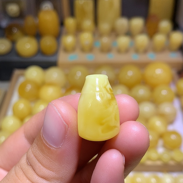 裸石蜜蜡未镶嵌天然俄料黄白花蜜蜡三通14.2