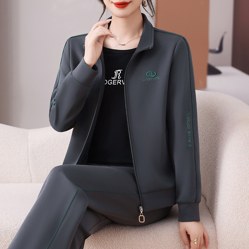 恩狐中年妈妈秋季减龄中老年女春秋显瘦新款时尚运动套装三件套装